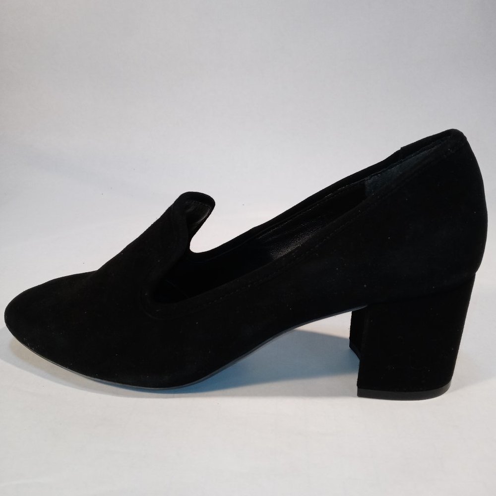 Woman's Size 7B Ralph Lauren black suede pumps